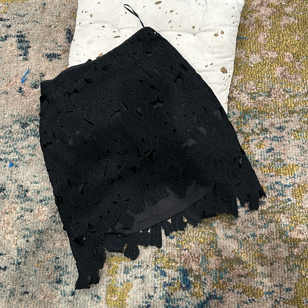 GUESS ✨ midi black floral lace lined skirt Size S Small